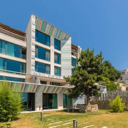 Design Lux Harmony In Bamboo Garden,no Shoes Allowed Inside ヴァルナ