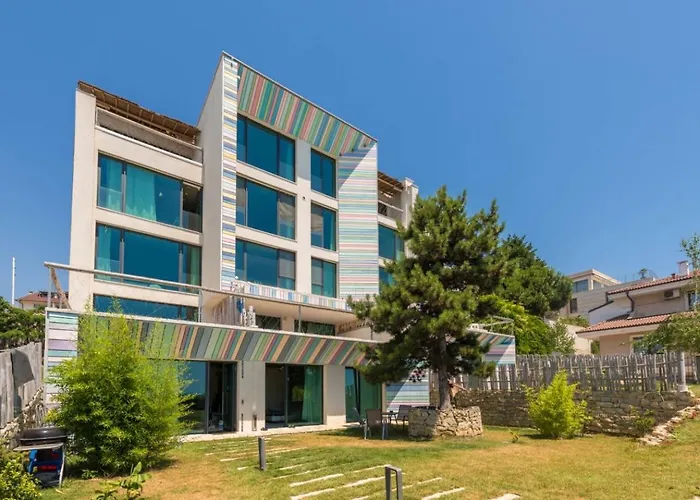 Design Lux Harmony In Bamboo Garden,no Shoes Allowed Inside ヴァルナ